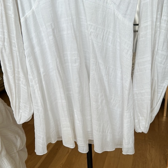 Ryland Dress in Ivory By Tularosa Size Small - Picture 5 of 10